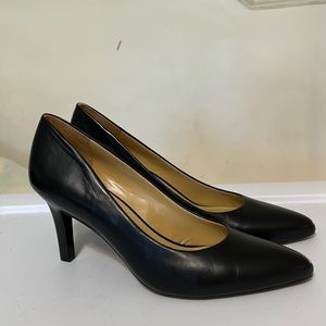 NATURALIZER BLACK HEELS
